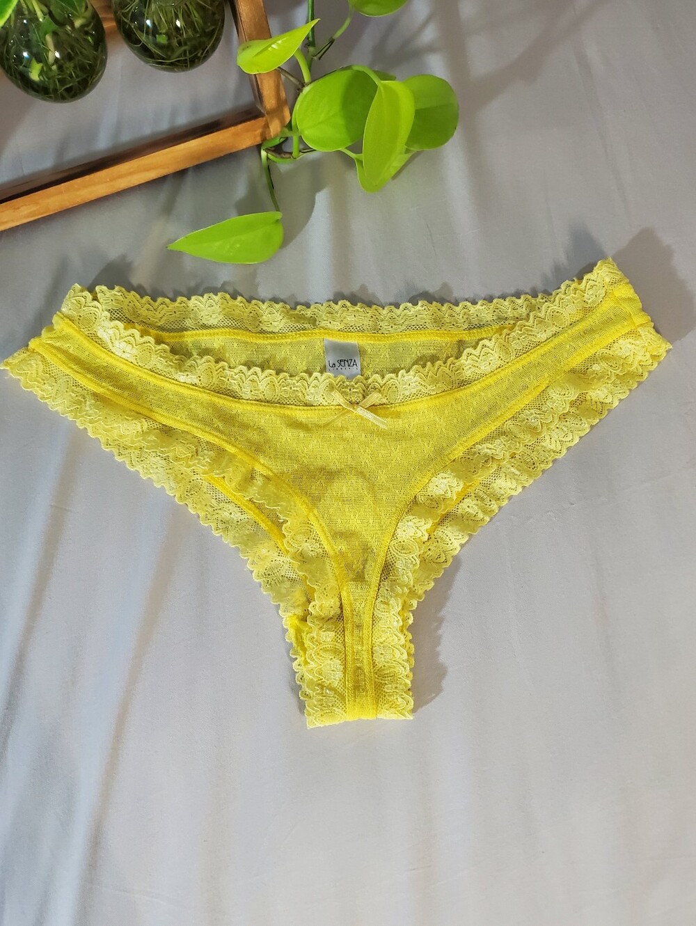 Rare LA SENZA Yellow Lace Cheeky Panty - Picture 3 of 11